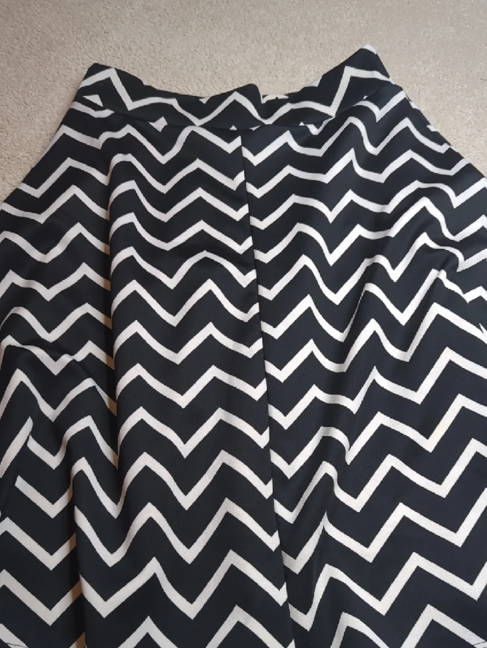 Women's Black and White Chevron‎ Pleated Skirt